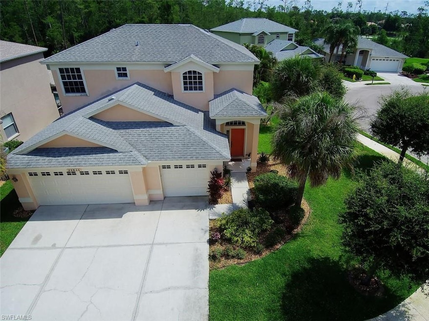 Beautiful 5 bedroom 2.5 bath 3 car garageNice Corn