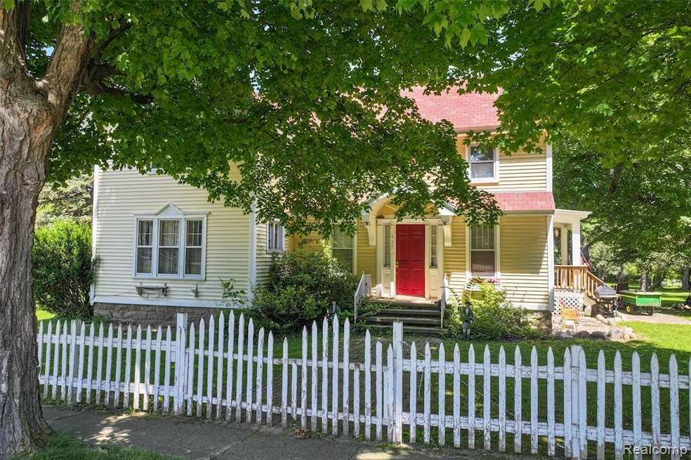 417 E Oregon St, Lapeer, MI 48446 - photo 1