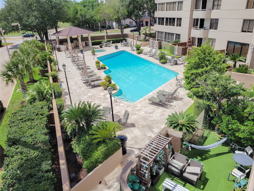 Wonderful view of the gorgeous pool and always war