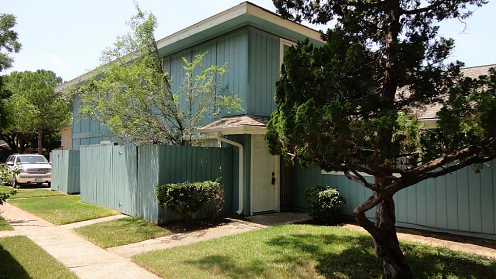 5632 Birchmont Dr unit B, Houston, TX 77091 - photo 1