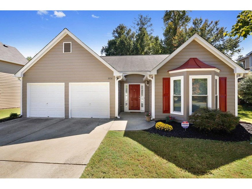 Welcome home! Exterior recently painted, lots of c