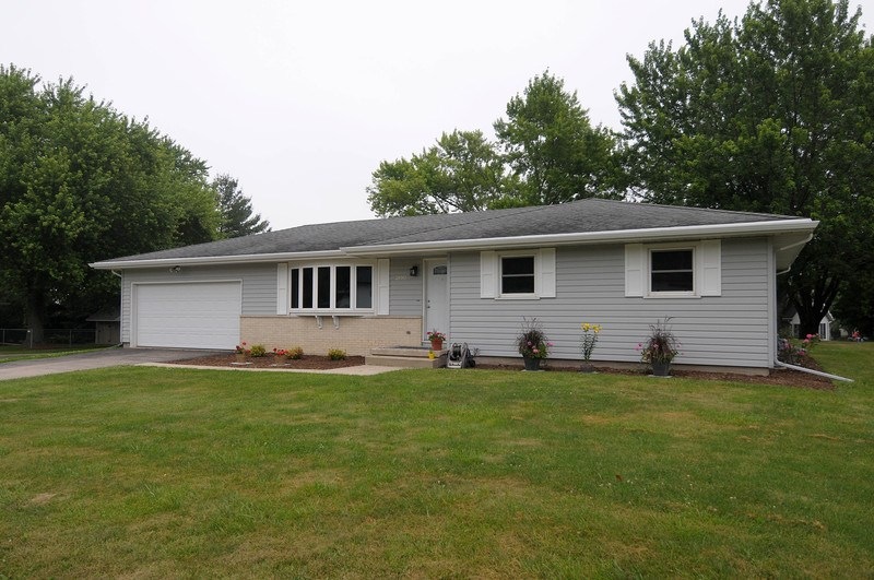 200 S Oak St, Oregon, WI 53575 - photo 1