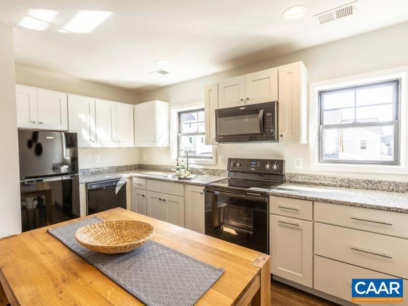 556 Lochlyn Hill Dr unit B, Charlottesville, VA 22901 - photo 1