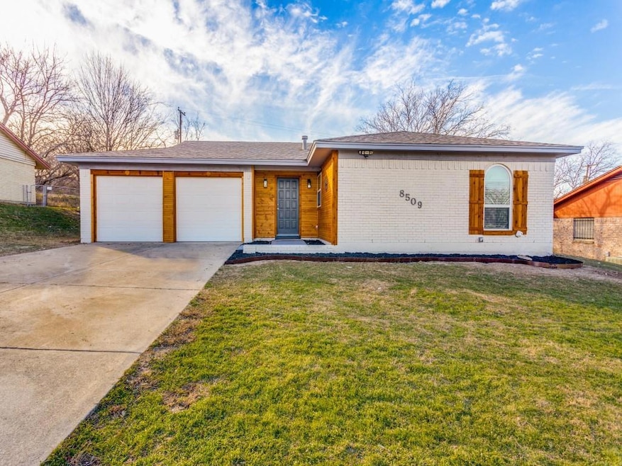 8509 Gibbs Dr, Fort Worth, TX 76108 - photo 1