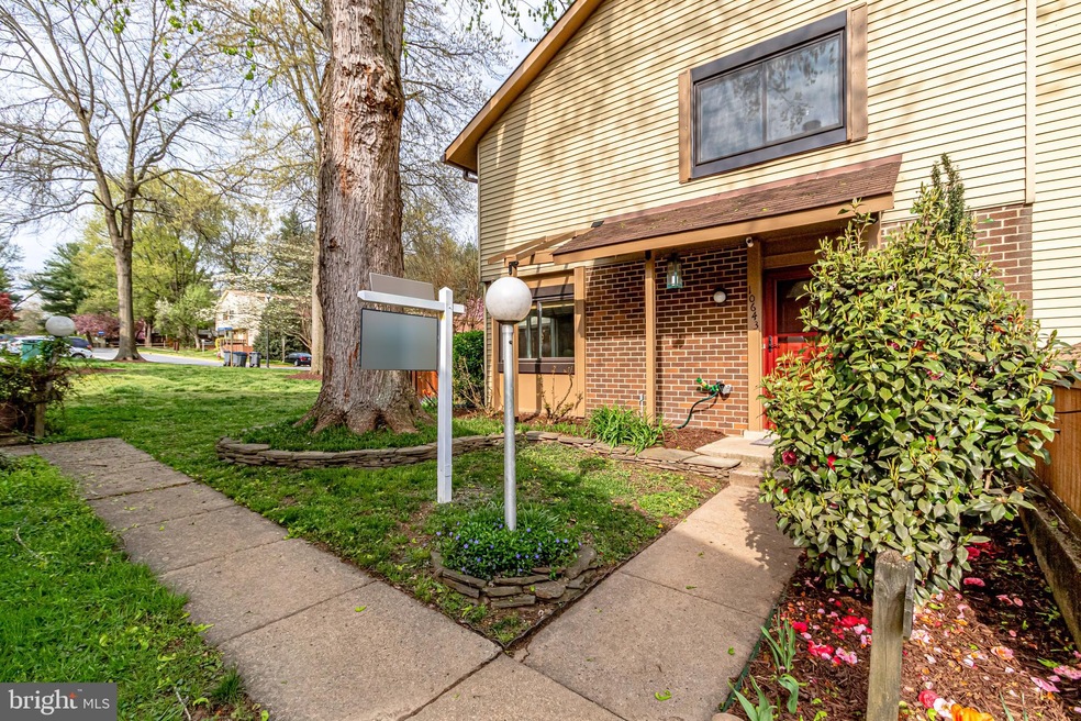 10643 Summer Oak Ct, Burke, VA 22015 - photo 1