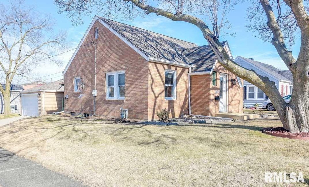 130 6th St, Lincoln, IL 62656 - photo 1