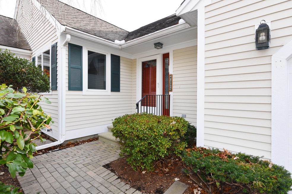 9 Windward St, Mashpee, MA 02649 - photo 1