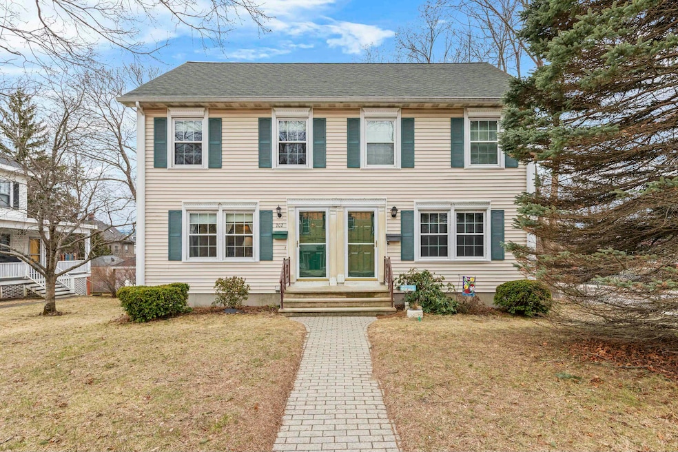 Under Contract $734,900 • Co-Listing Agent
