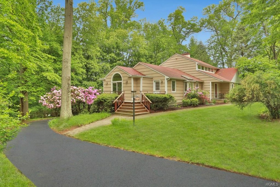 346 Deer Track Ln, Valley Cottage, NY 10989 - photo 1