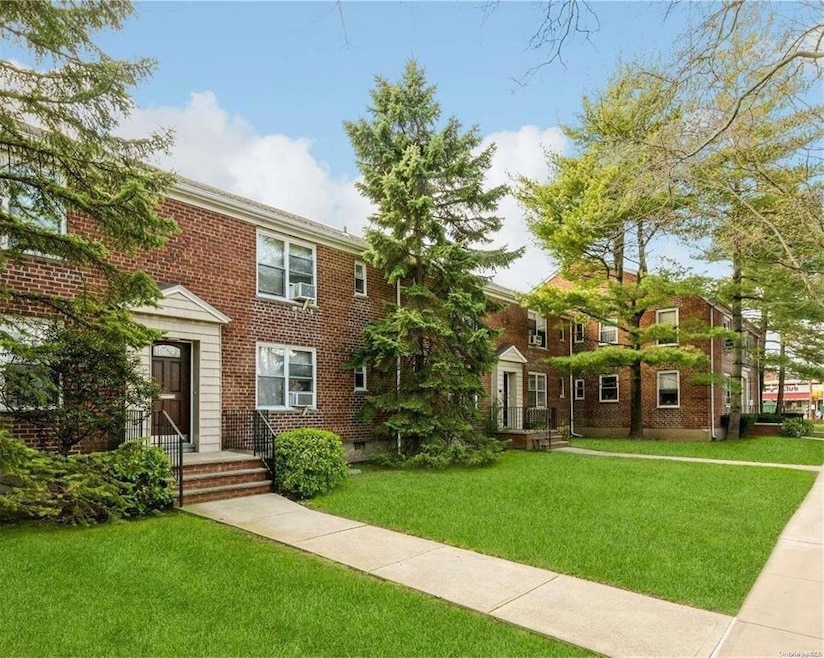 35- 14 Clearview Expy unit 354, Bayside, NY 11361 - photo 1