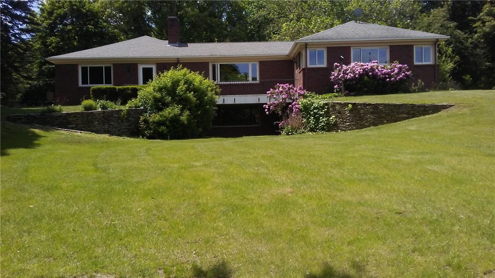 4 Old Pound Hill Rd, North Smithfield, RI 02896 - photo 1