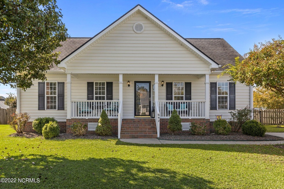 692 Carrington Ln, Winterville, NC 28590 - photo 1