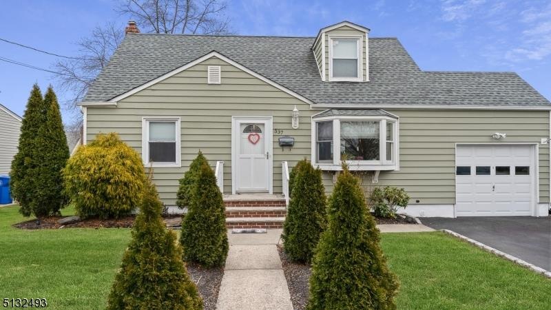 537 Princeton Rd, Linden, NJ 07036 - photo 1