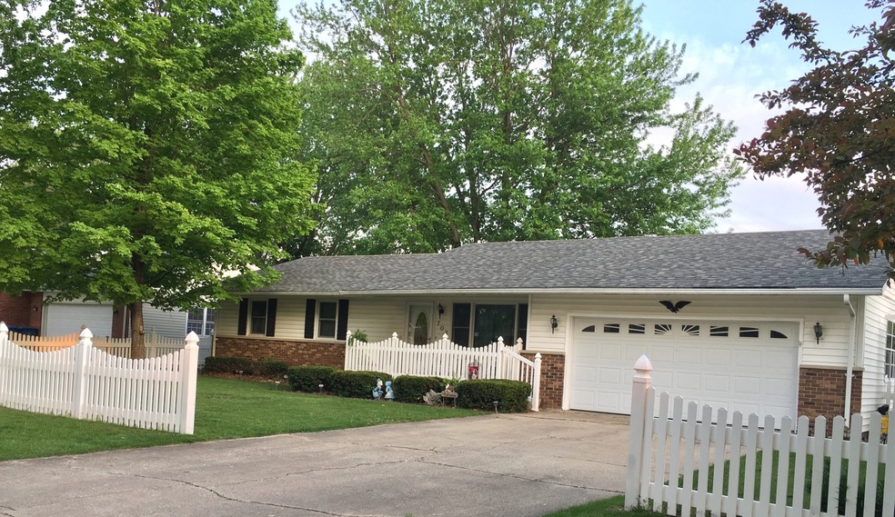 703 E. Sycamore, Watseka, IL 60970