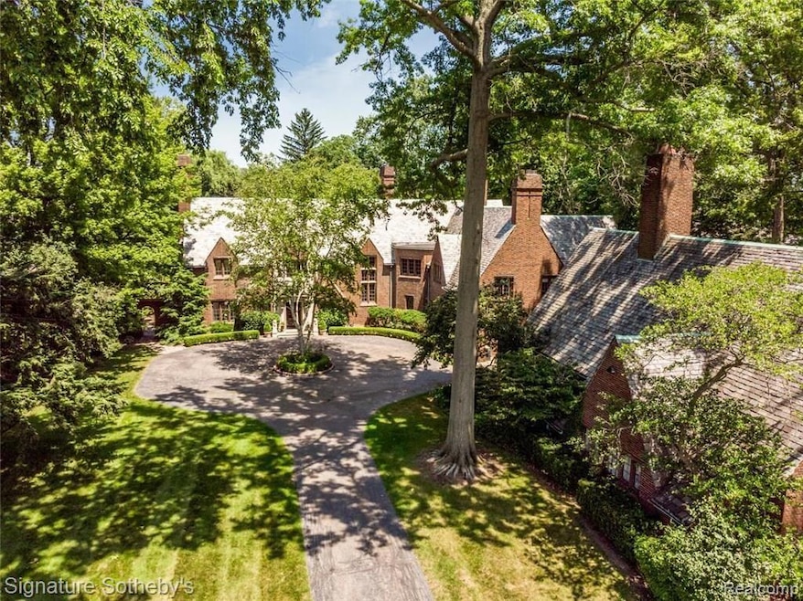 330 Provencal Rd Grosse Pointe-large-106-113-330 P