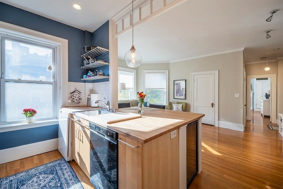 369 Tappan St unit 13, Brookline, MA 02445 - photo 1