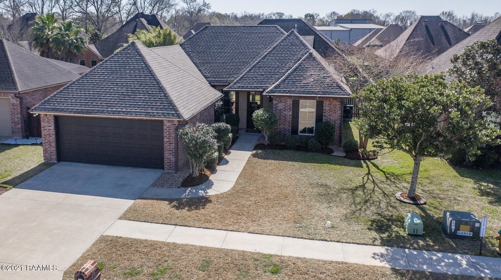Front Of House Right_