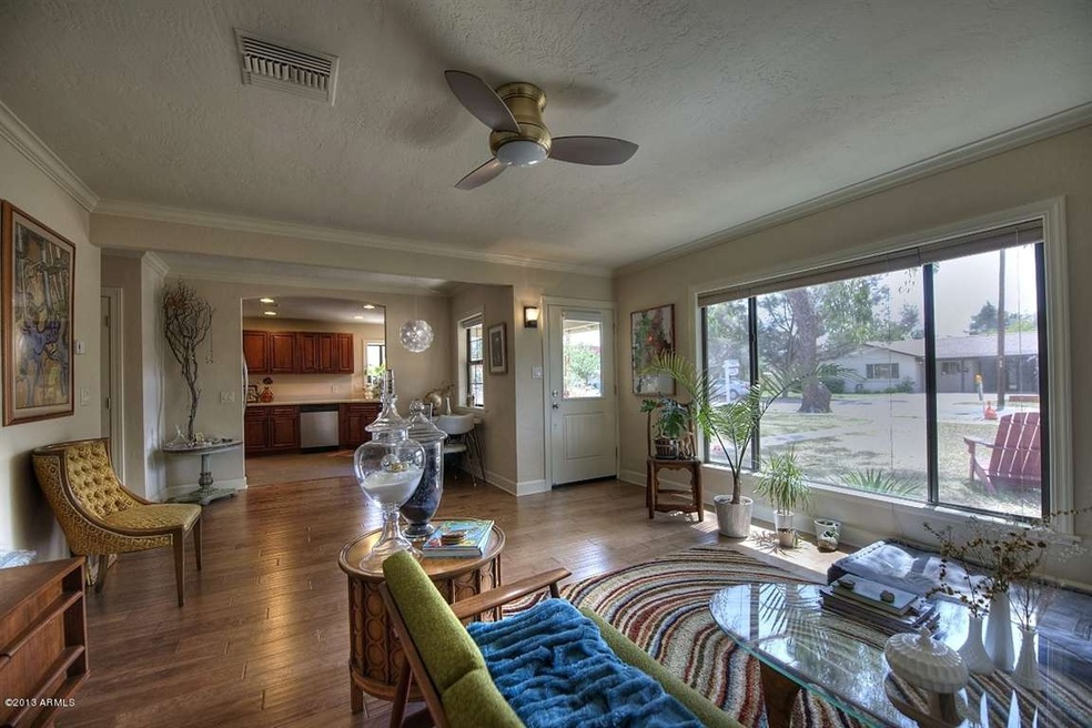 007_Living Room-Kitchen View