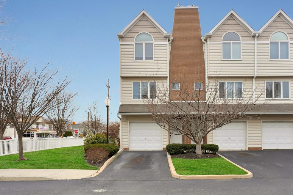 840 4th Ave - End Unit