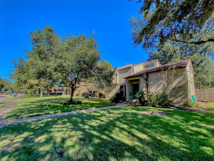 1813 Eagles Cove, Friendswood, TX 77546 - photo 1