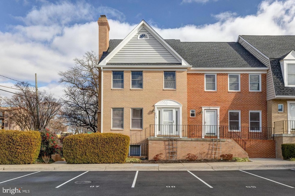 217B Locust St SE unit A, Vienna, VA 22180 - photo 1