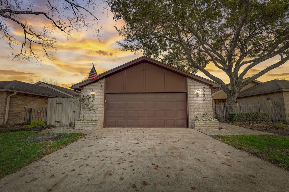 7722 Green Lawn Dr, Houston, TX 77088 - photo 1