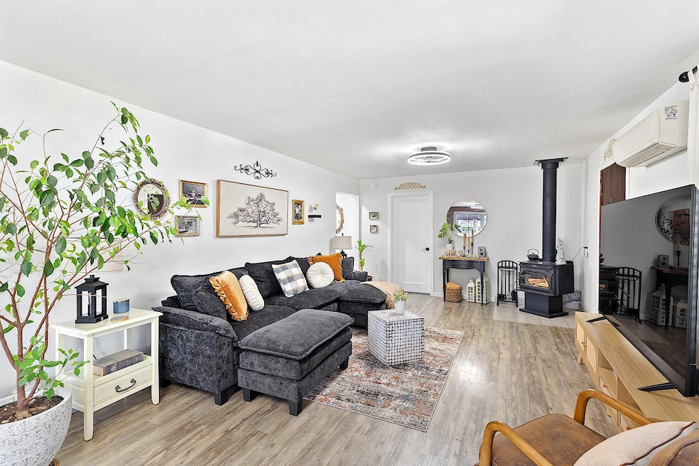 2951 Rogue River Hwy, Gold Hill, OR 97525 - photo 1