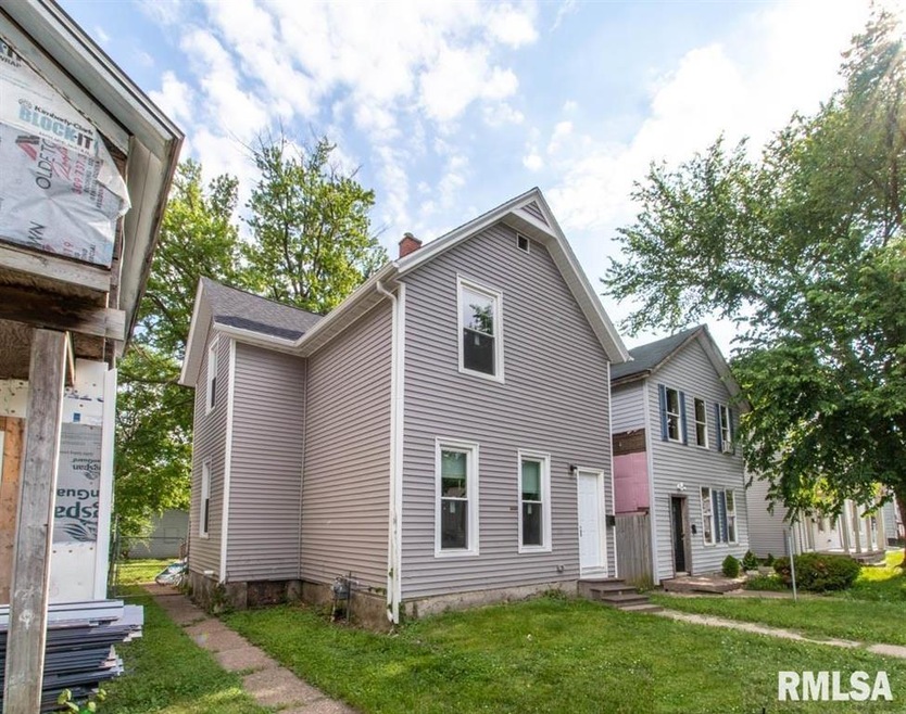 1427 W 4th St, Davenport, IA 52802 - photo 1