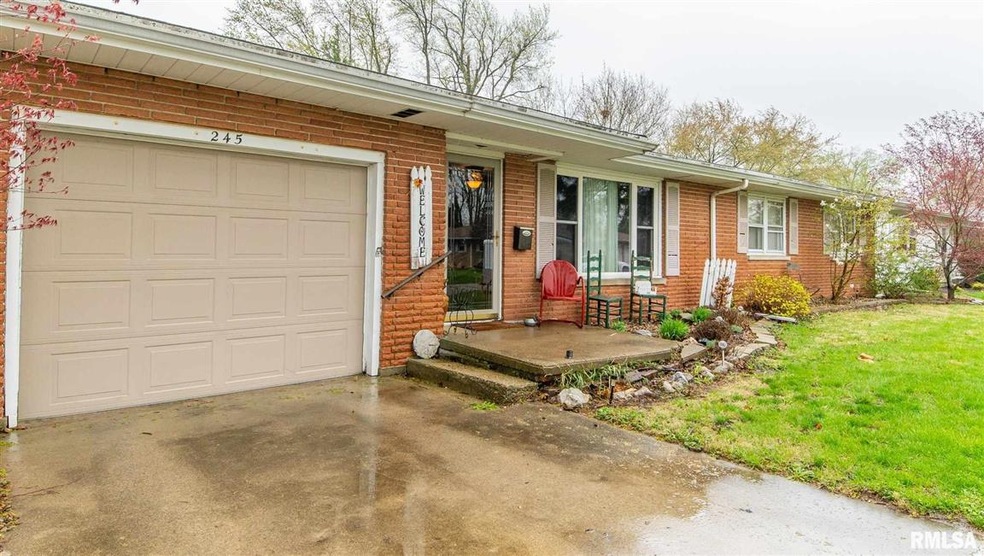 245 Regent St, Lincoln, IL 62656 - photo 1