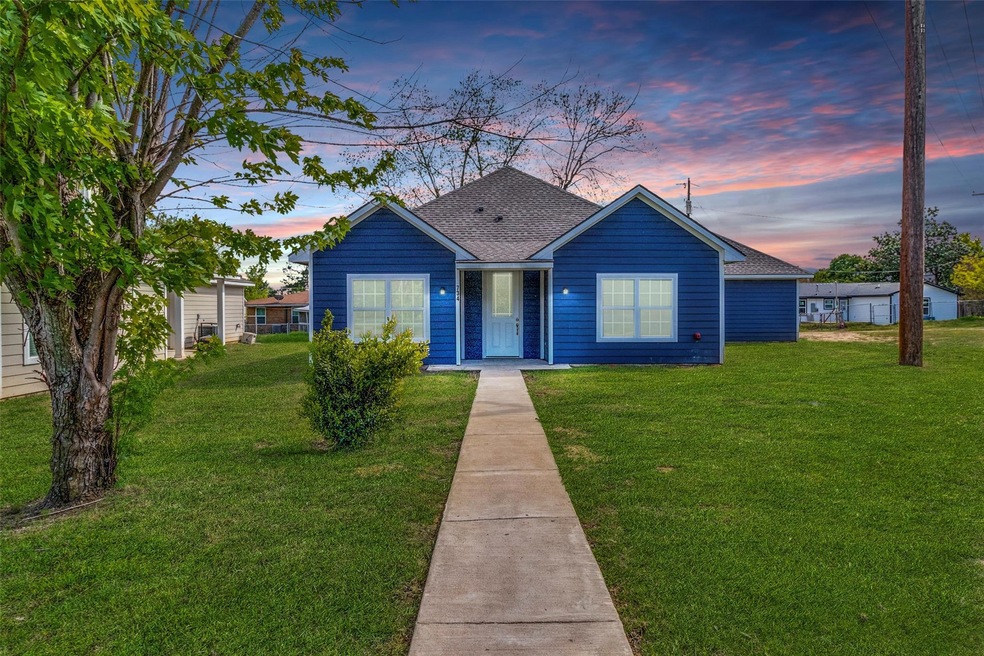 734 W Hanna St, Denison, TX 75020 - photo 1