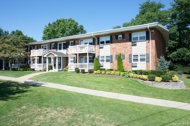 1355 Roanoke Ave unit 8F, Riverhead, NY 11901 - photo 1