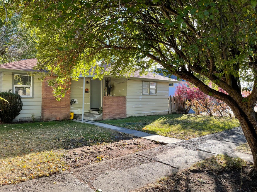 2120 Garden Ave, Klamath Falls, OR 97601 - photo 1
