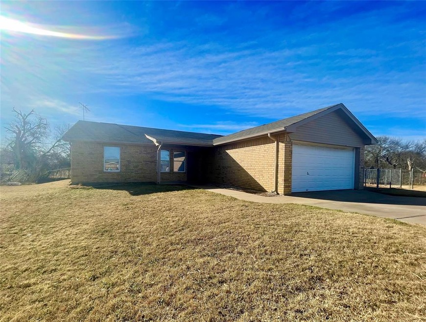 201 Dean Ct, Granbury, TX 76049 - photo 1