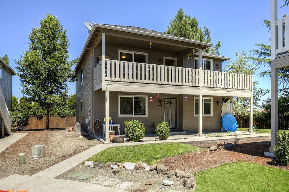 621 Valley Heart Ln, Central Point, OR 97502 - photo 1