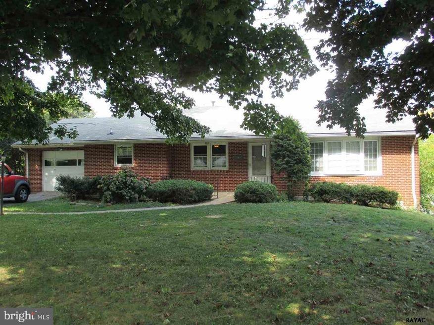 27 College Ave, Stewartstown, PA 17363 - photo 1