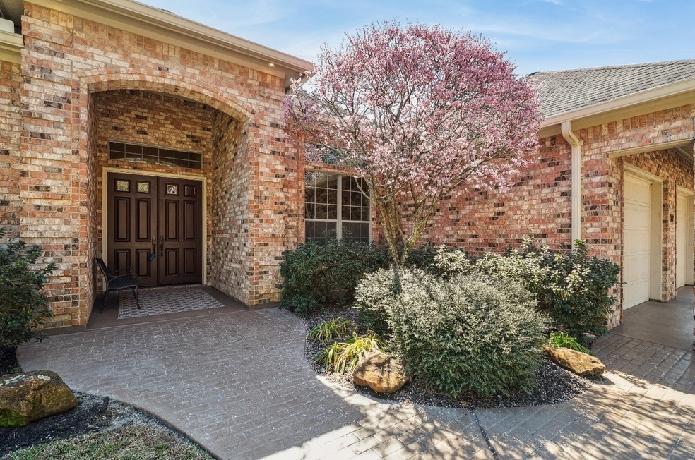 Beautiful oversized driveway, elevation and captiv