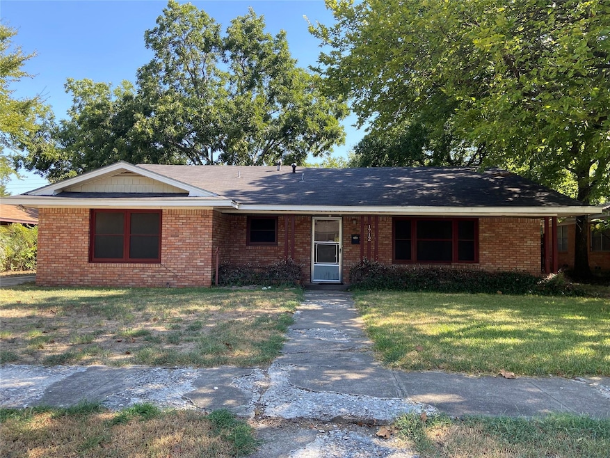 1712 Merrywood Way, Gainesville, TX 76240 - photo 1