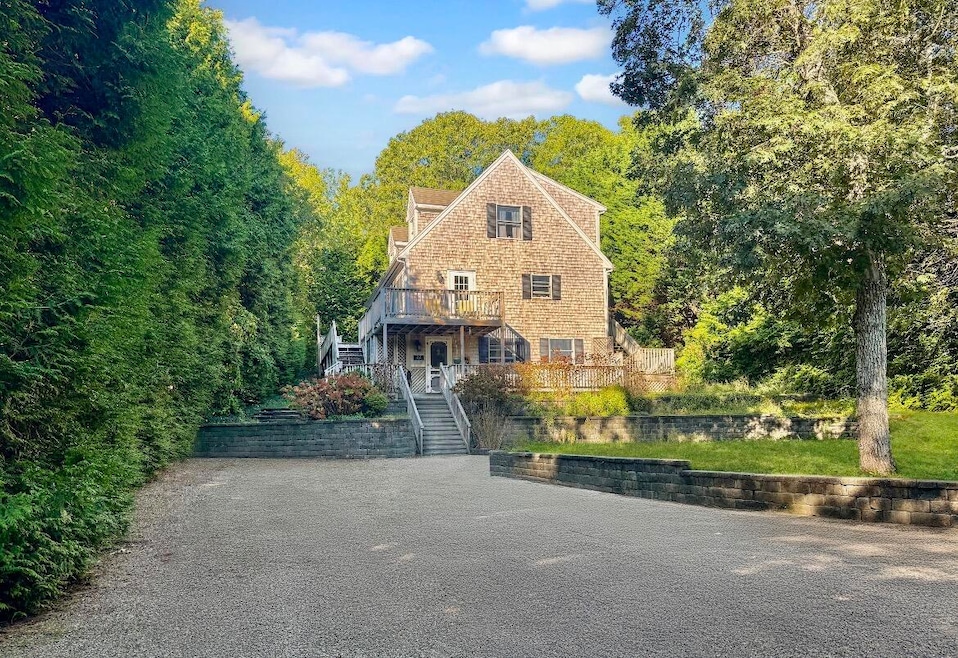 For Sale $1,650,000 • Co-Listing Agent