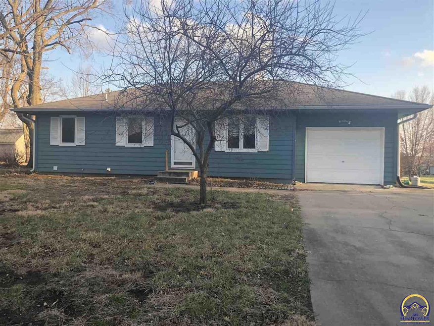 107 W 2nd St, Hoyt, KS 66440 - photo 1