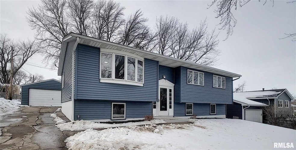 4706 Scott St, Davenport, IA 52806 - photo 1