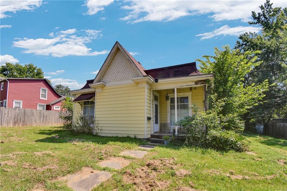 318 N Jeffreys St, Pleasant Hill, MO 64080 - photo 1