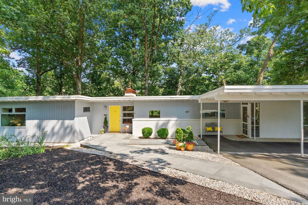 6122 Beachway Dr, Falls Church, VA 22041 - photo 1