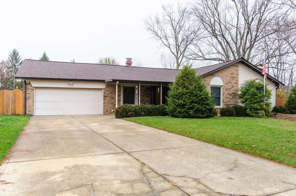 818 Orchard Ln, Greenwood, IN 46142 - photo 1