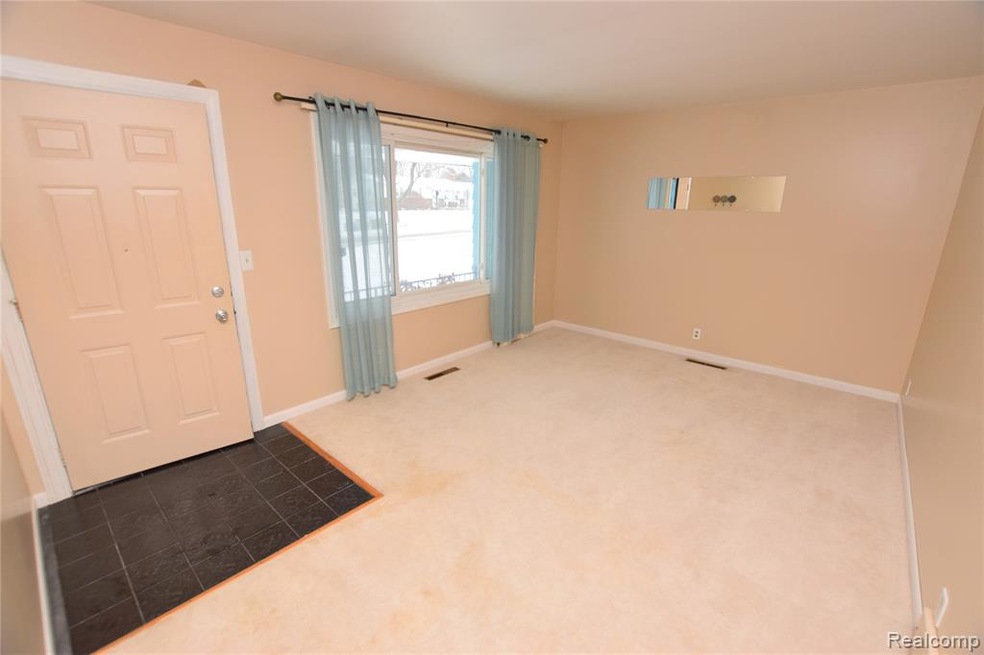 530 Somerset Dr, Flushing, MI 48433 - photo 1