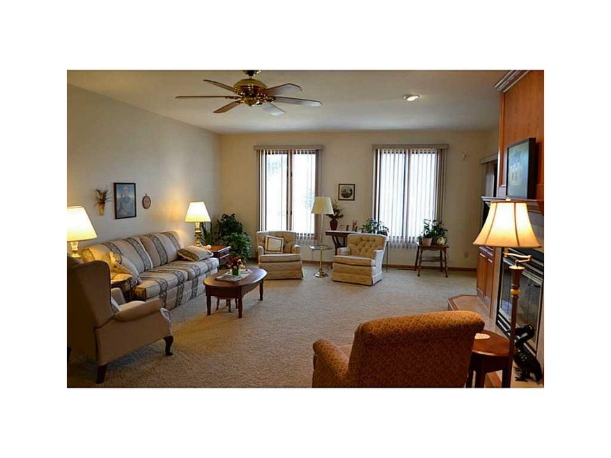 Living Room. Spacious Living Room with Gas Firepla
