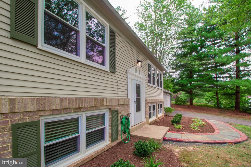 1805 Cranberry Ln, Reston, VA 20191 - photo 1
