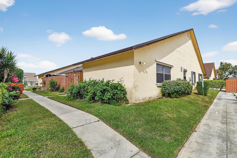 484 Springdale Cir unit 48D, Palm Springs, FL 33461 - photo 1