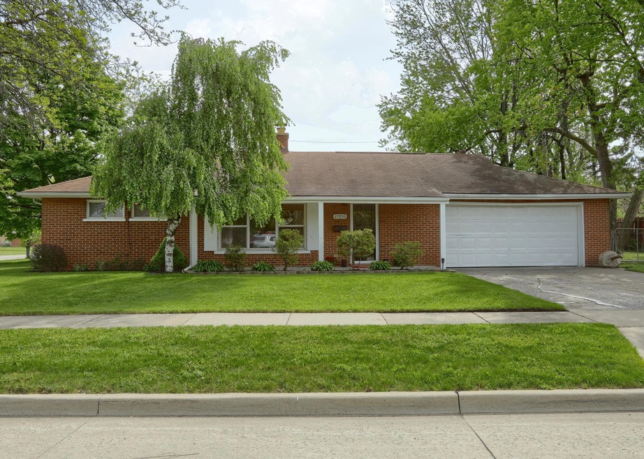 27056 Belanger St, Roseville, MI 48066 - photo 1