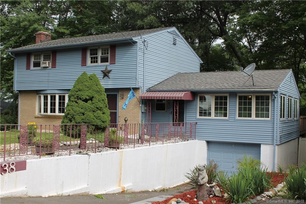 38 Woodcrest Dr, Naugatuck, CT 06770 - photo 1