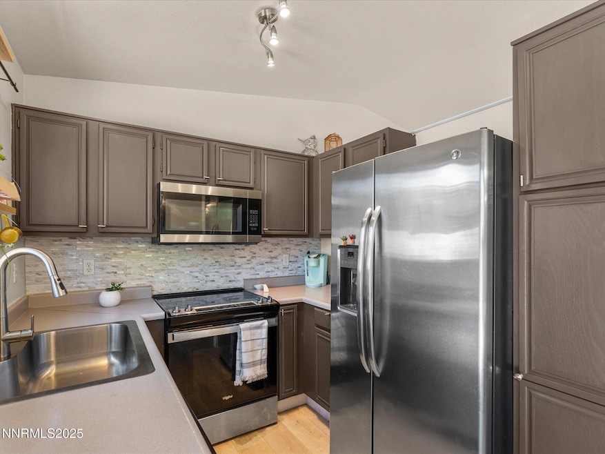 11-6485 Oneida Ct-110